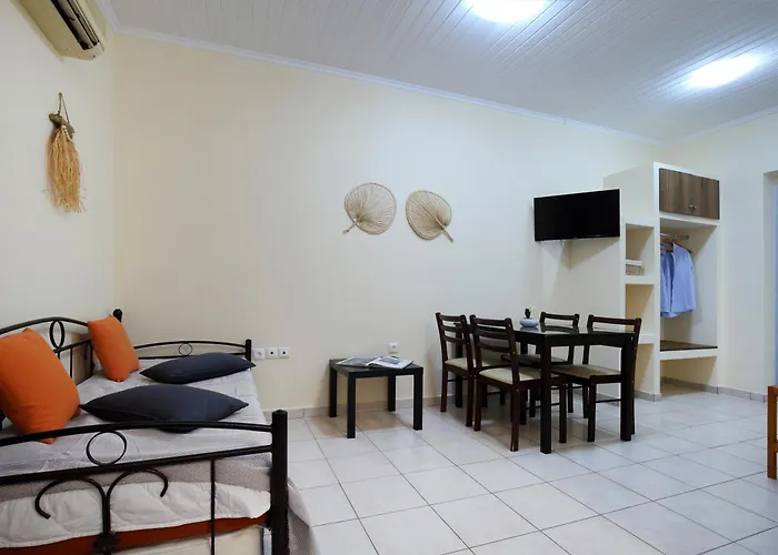 Avra Aparthotel *