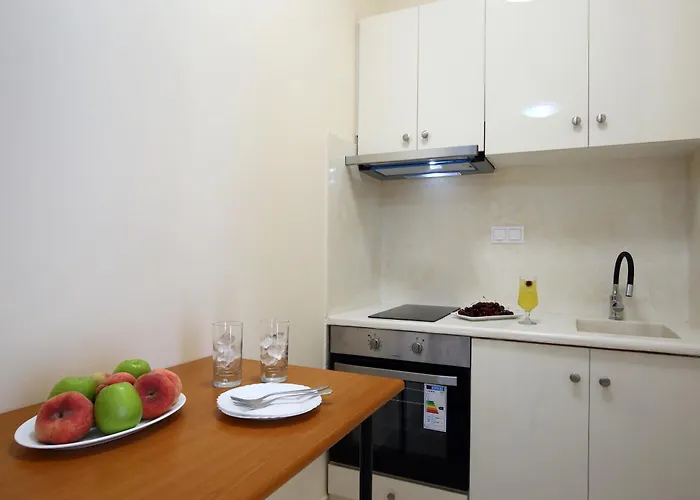 Avra Aparthotel *